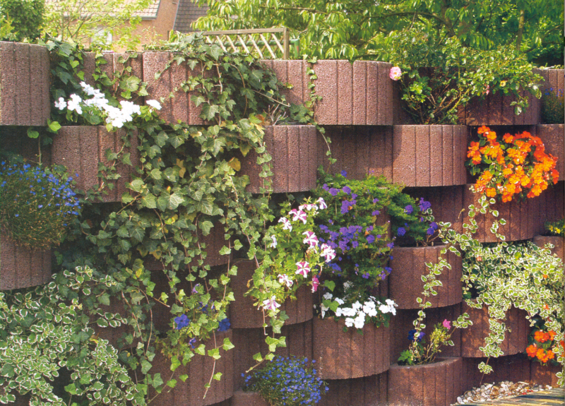 Cascade plant containers