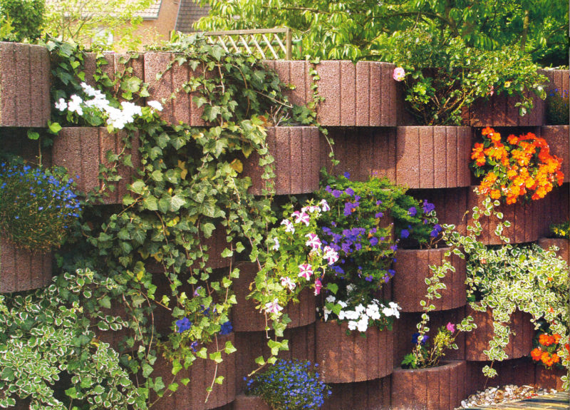 Cascade flower pots